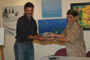 Shri. Suhas Bahulkar felicitate Artist Shrikant Kadam at Artfest 09, Indiaart Gallery